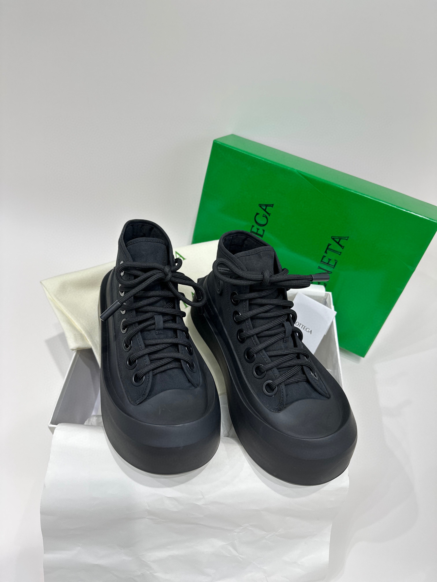 보테가 베네타 Bottega Veneta 점보 스니커즈 블랙