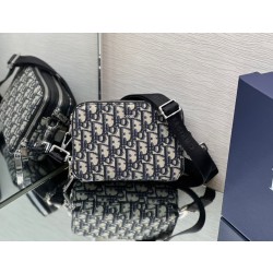 디올 Dior ESSENTIALS 크로스 백 17CM