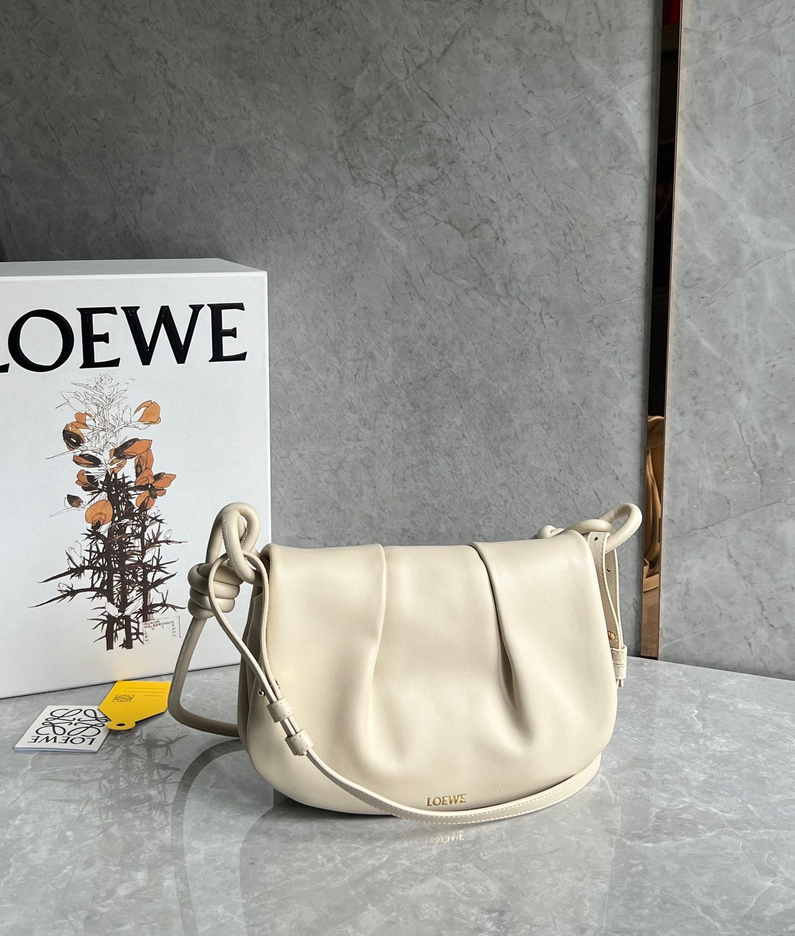 로에베 Loewe Paseo Satchel 크로스 백 25CM