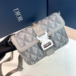 디올 Dior HitTheRoad 크로스 백 27CM