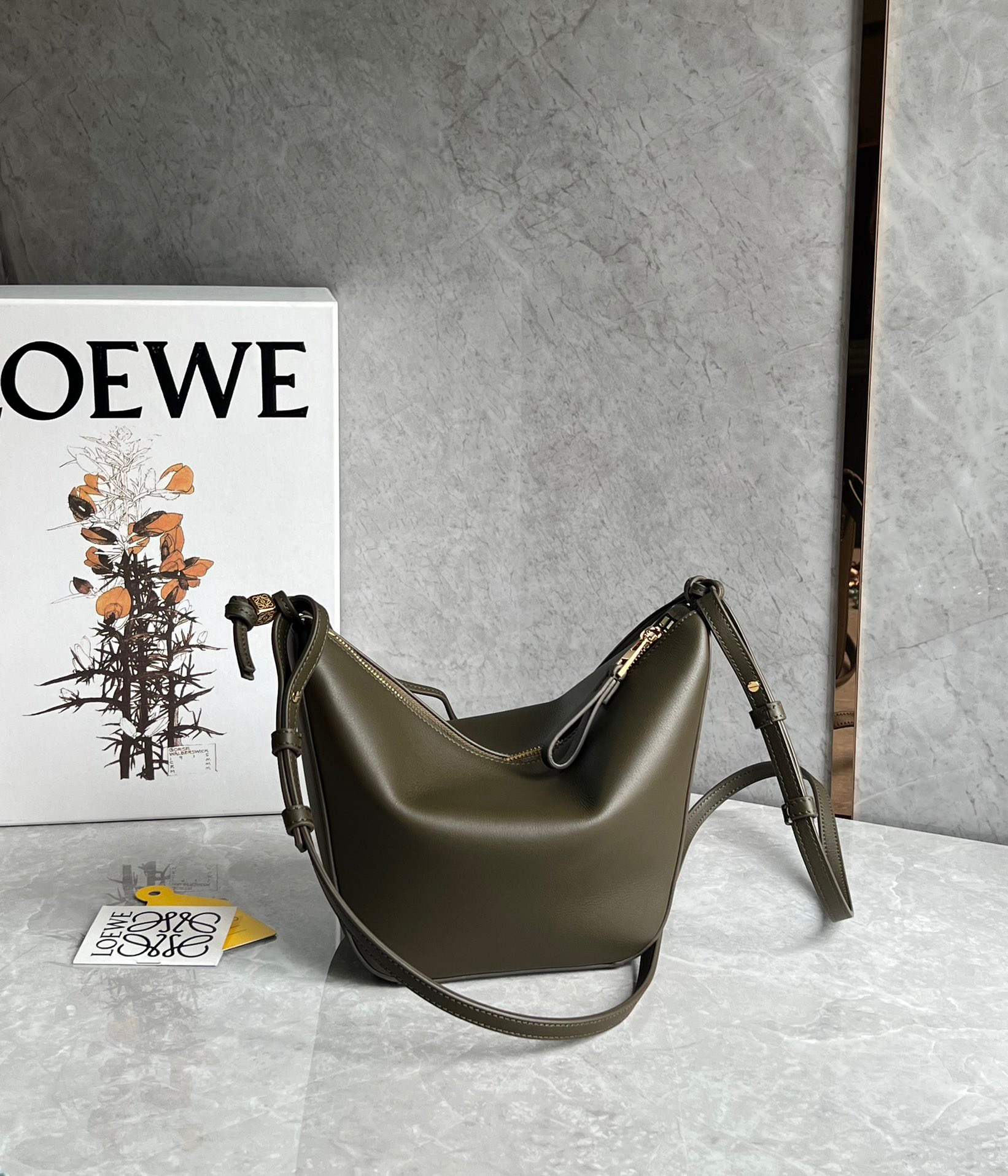 로에베 Loewe hammock 숄더백 28CM