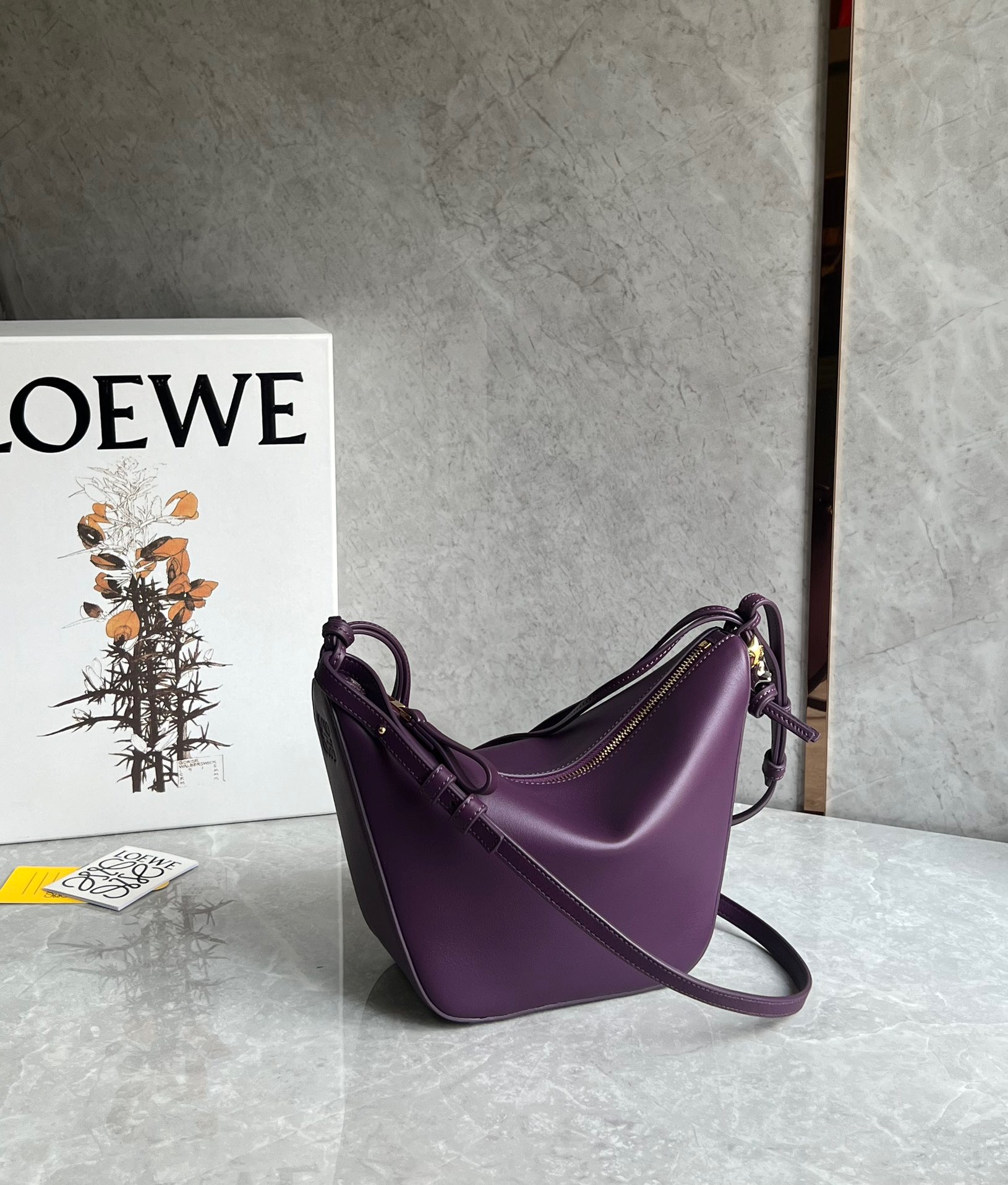 로에베 Loewe hammock 숄더백 28CM