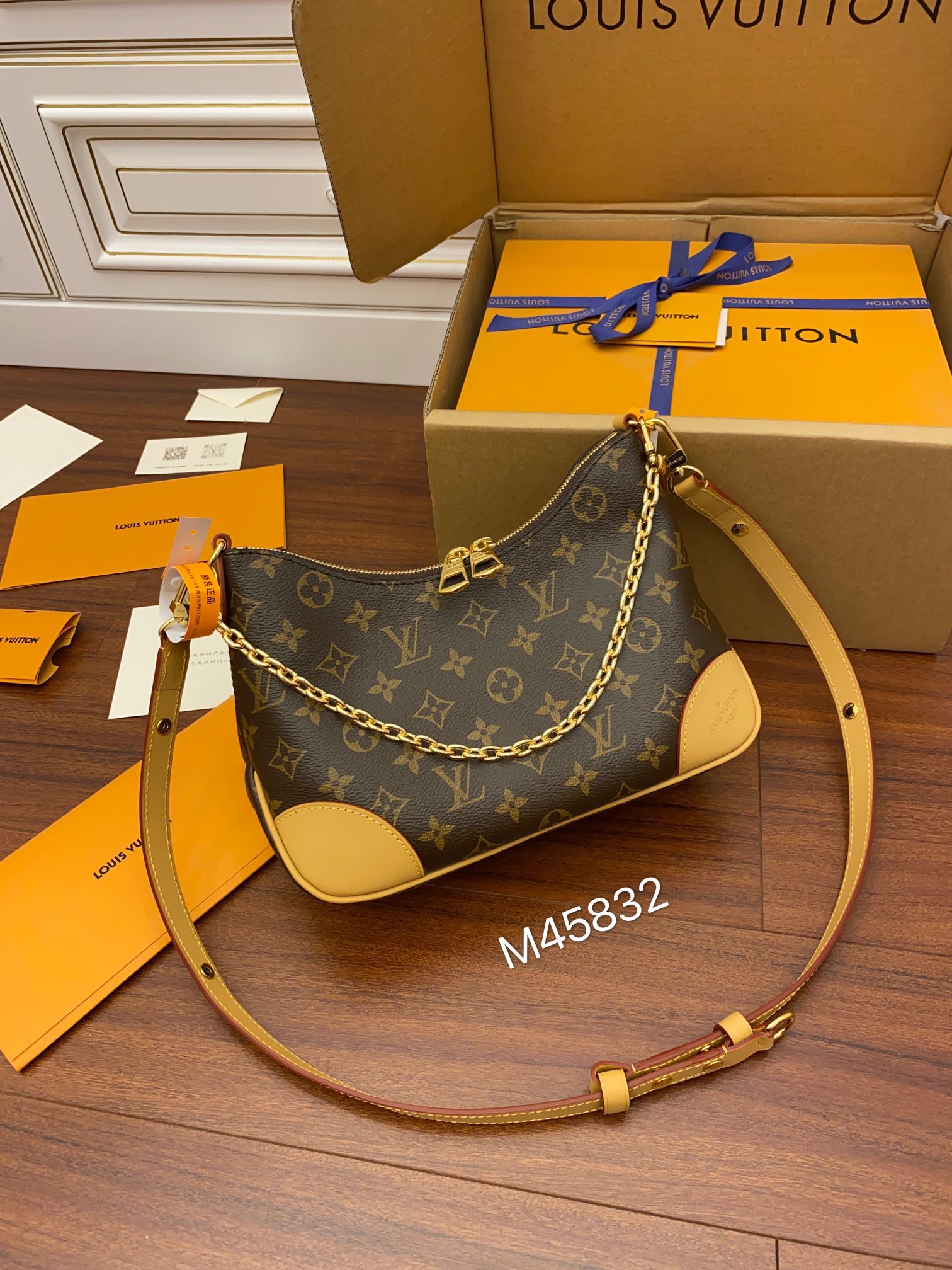 루이비통 Louis Vuitton M45832 숄더백 29CM