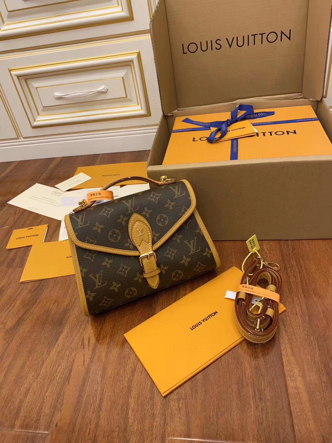 루이비통 Louis Vuitton M44919 탑 핸들백  23.5CM