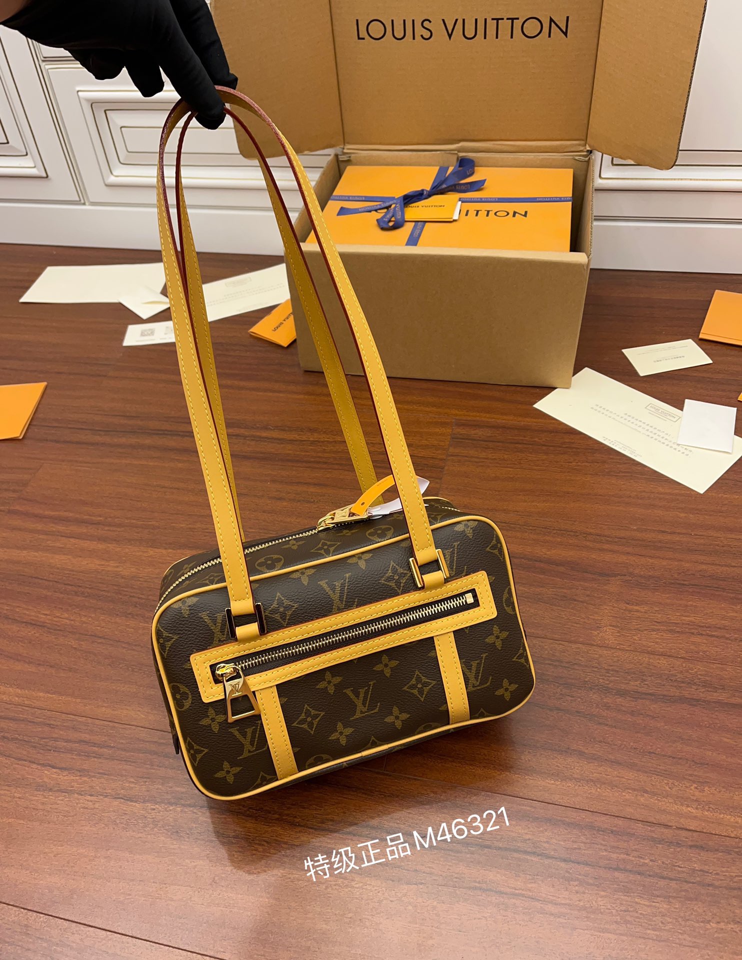 루이비통 Louis Vuitton M46321 숄더백 26CM