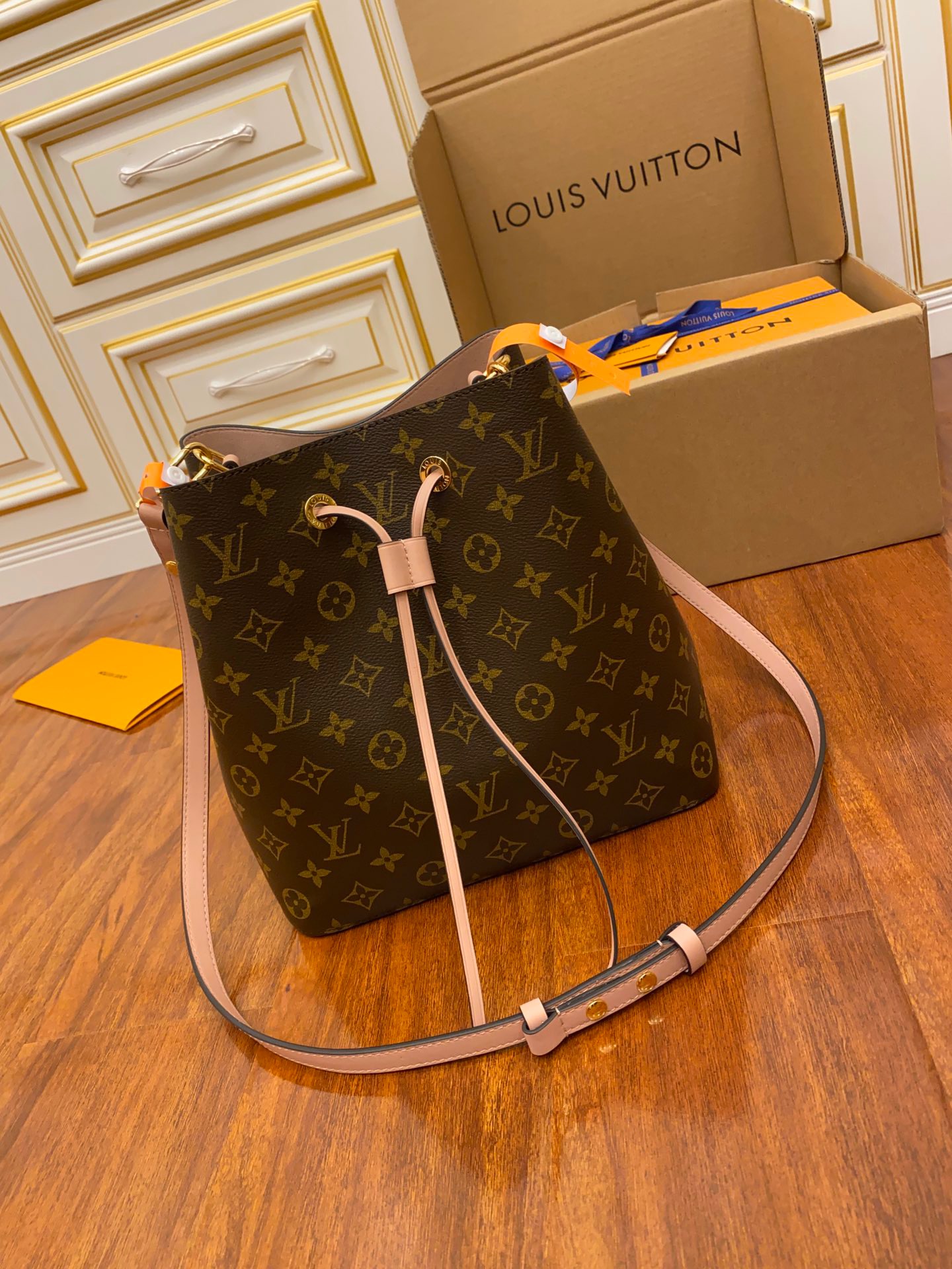 루이비통 Louis Vuitton M44022 버킷 백  26CM