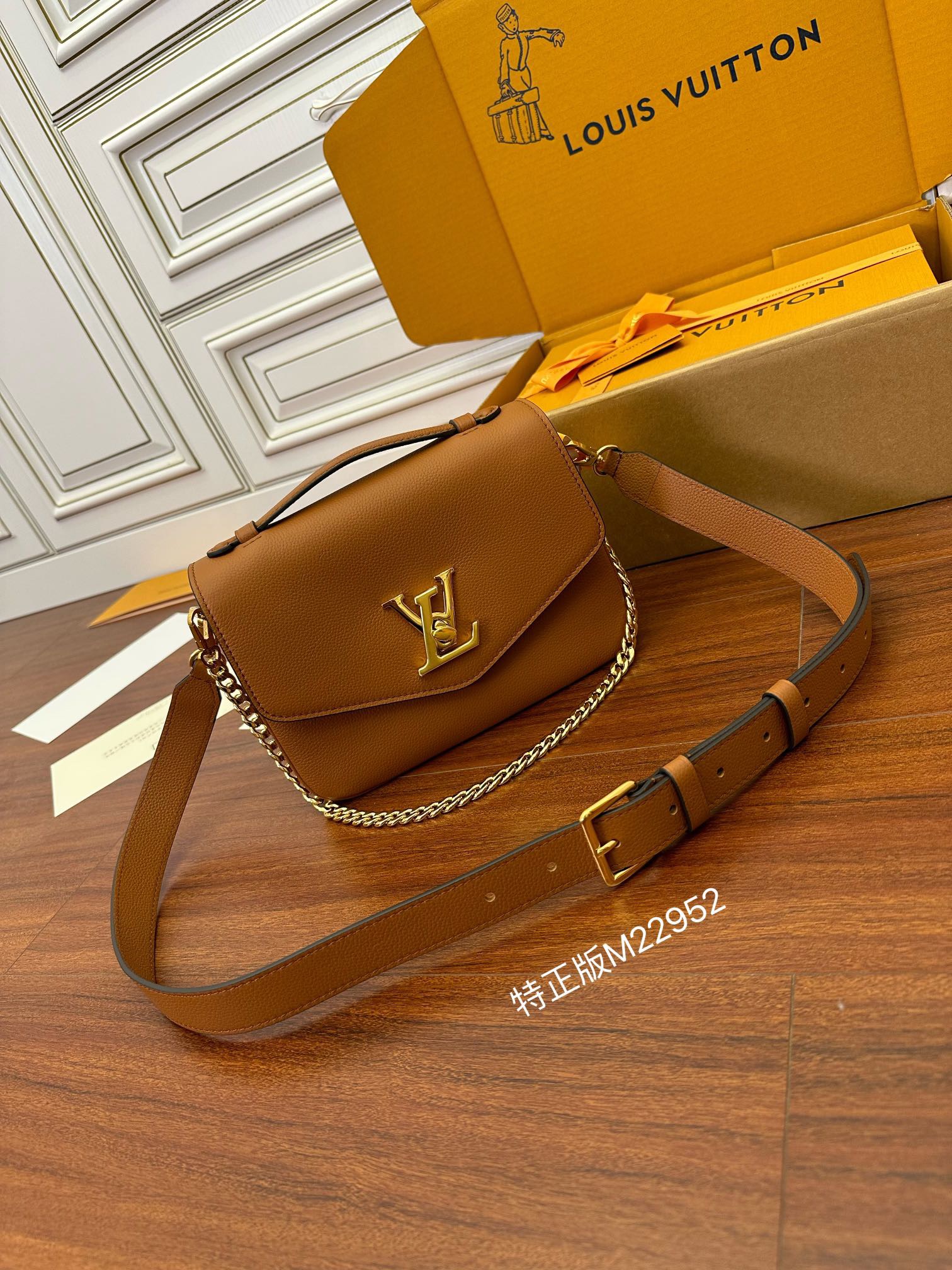 루이비통 Louis Vuitton  22952 숄더백 22CM