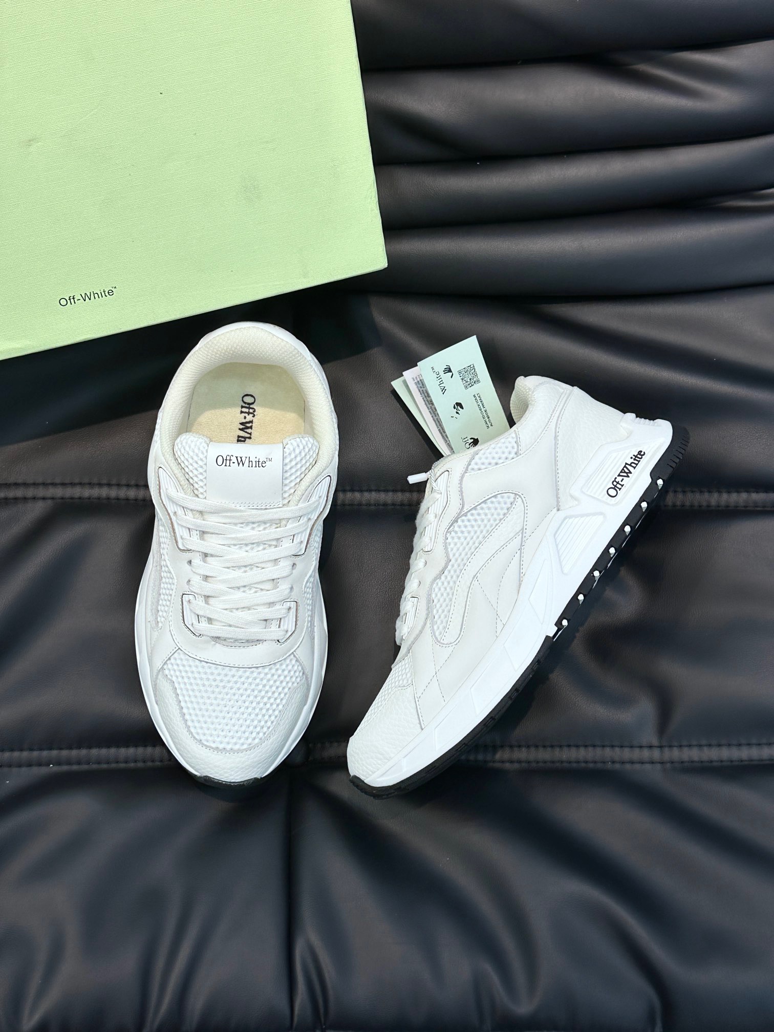 오프화이트 (Off-White) 스니커즈