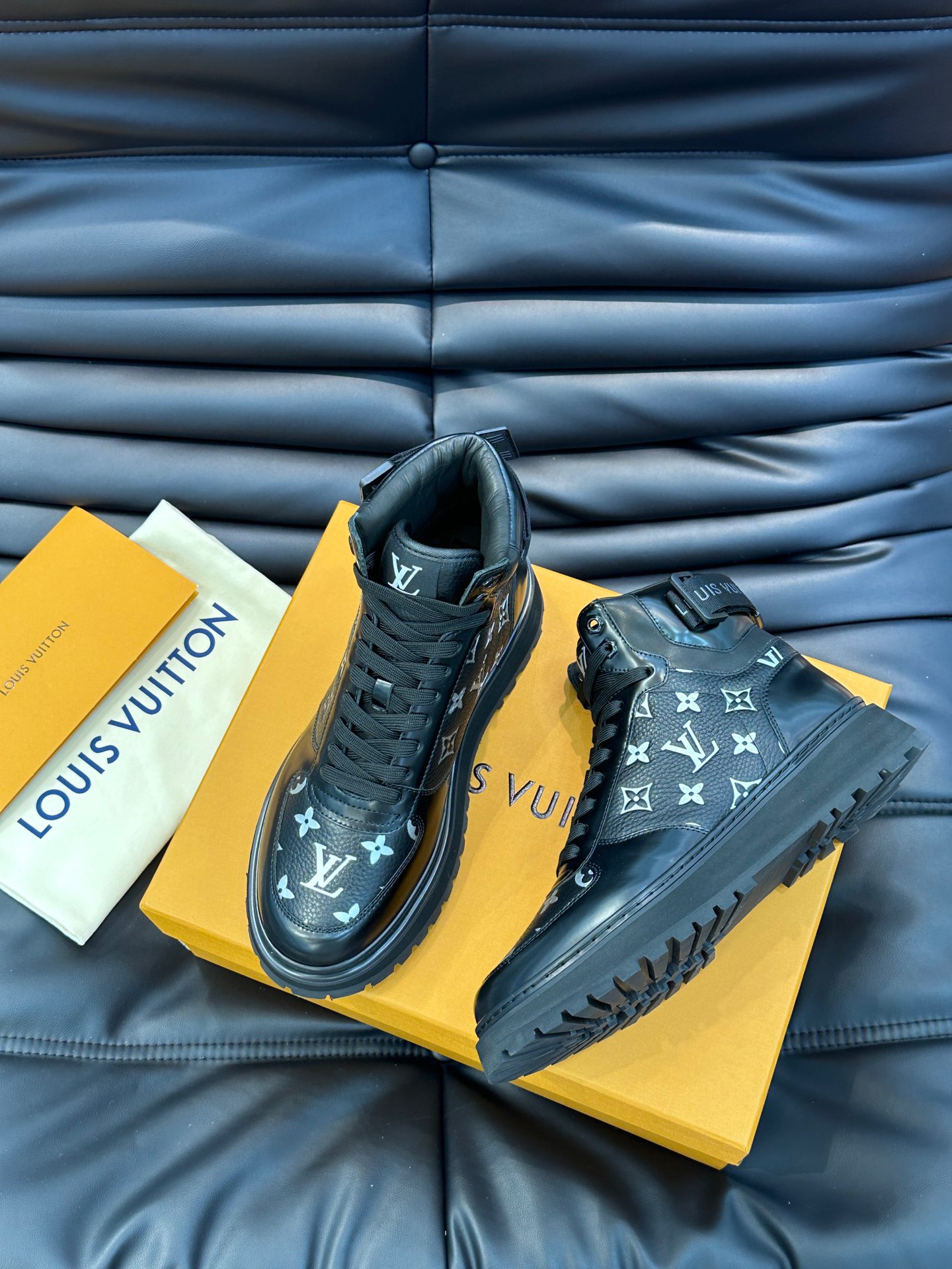 루이비통 Louis Vuitton 스니커즈