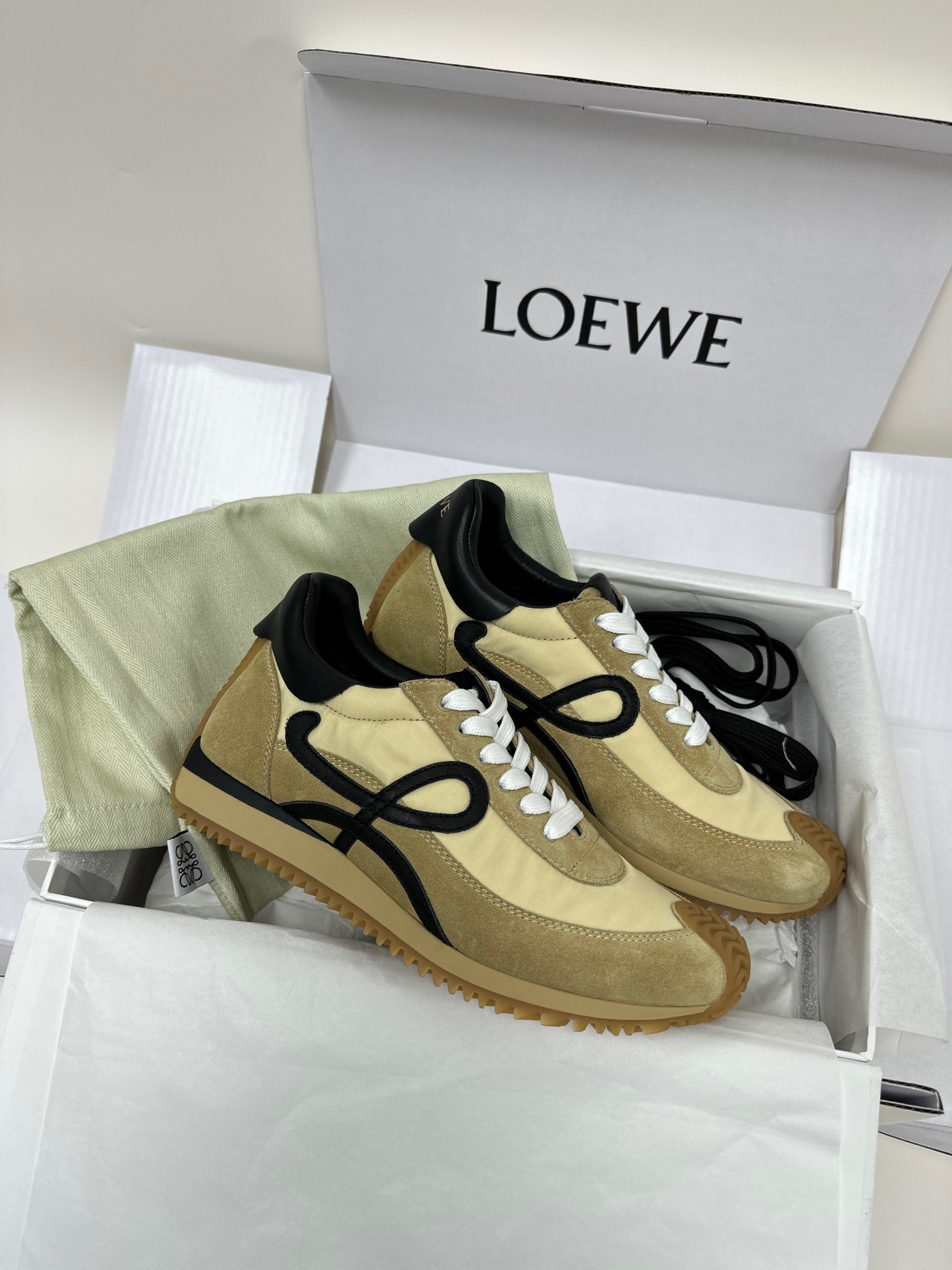 로에베 LOEWE 스니커즈