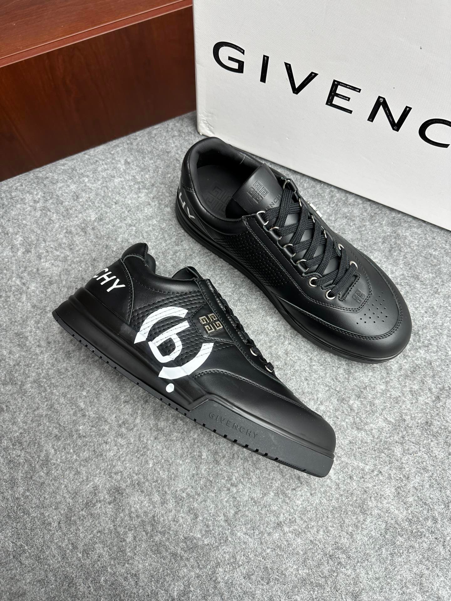 지방시 Givenchy 스니커즈