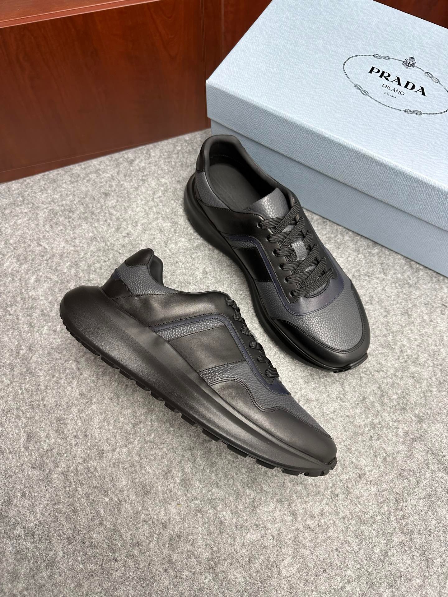 프라다 Prada 스니커즈
