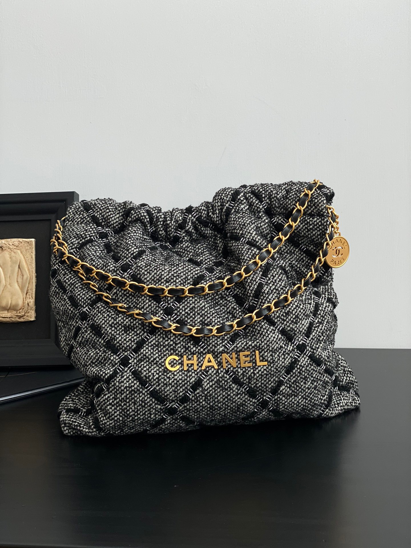 샤넬 CHANEL AS3261 22K 미디움 핸드백 & 골드 메탈 39CM