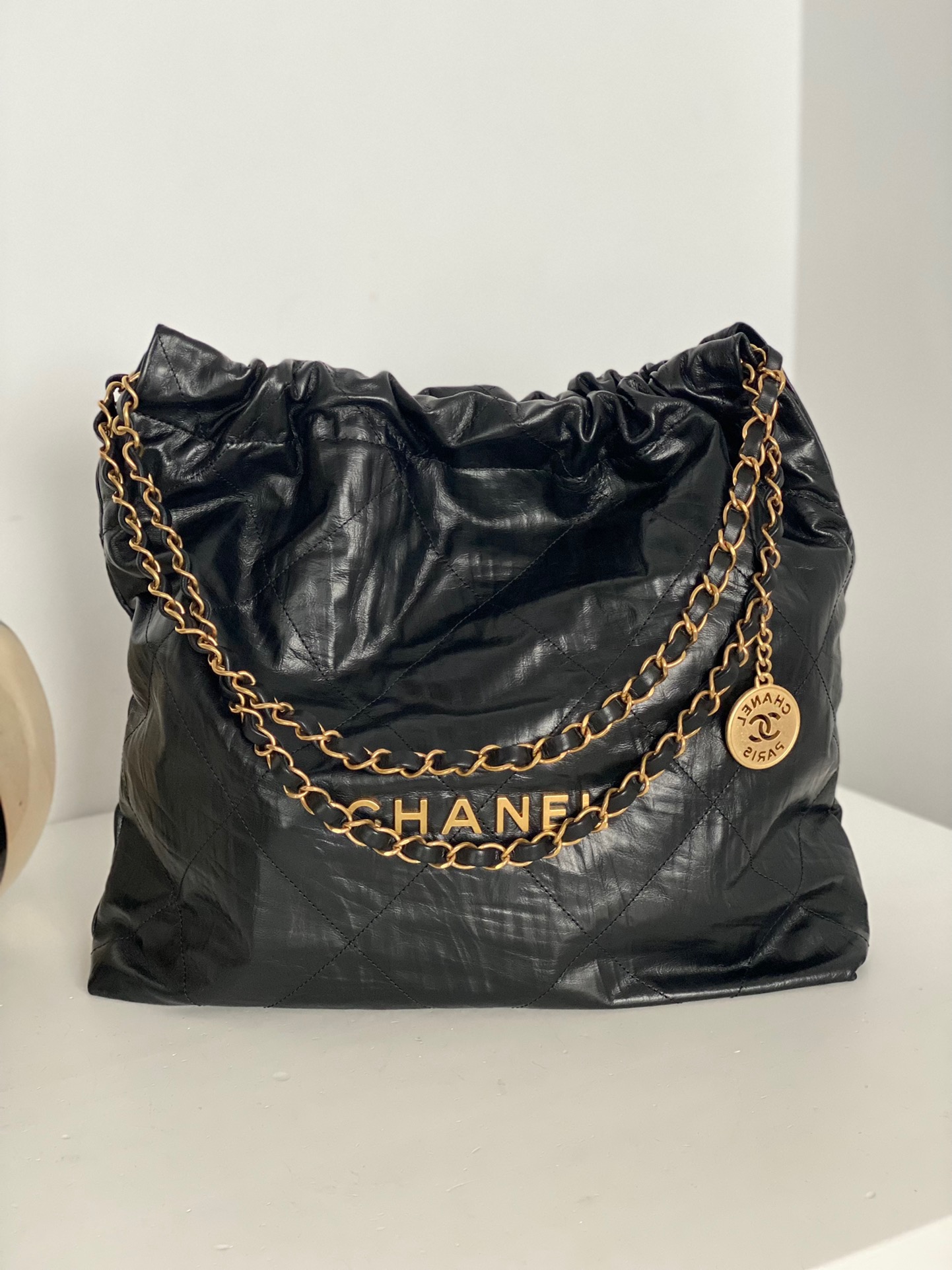 샤넬 CHANEL AS3261 22 미디움 핸드백 & 골드 메탈 39CM