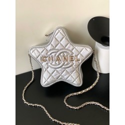 샤넬 CHANEL S4579 24C 스타 핸드백 메탈릭 램스킨 & 골드 메탈 실버 22.5CM