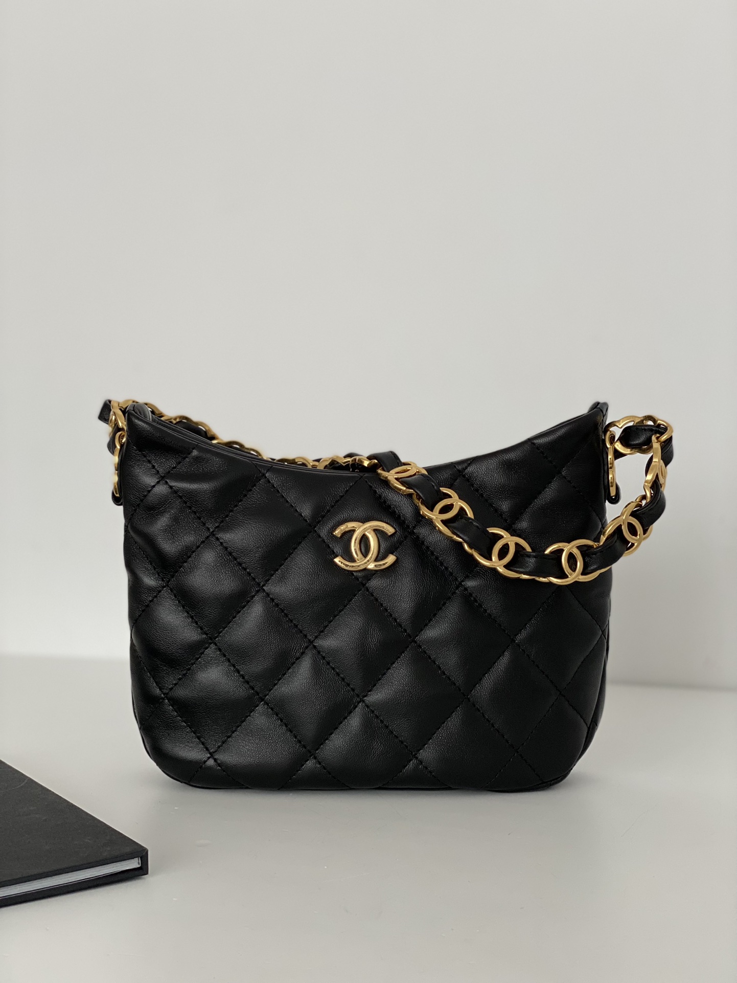 샤넬 CHANEL AS3562 22K Hobo 호보 핸드백 램스킨 & 골드 메탈 블랙 24CM