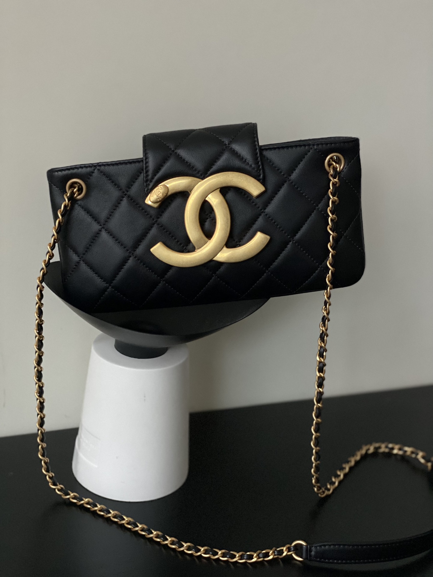 샤넬 CHANEL AS4611 24C 크로스 백 24CM