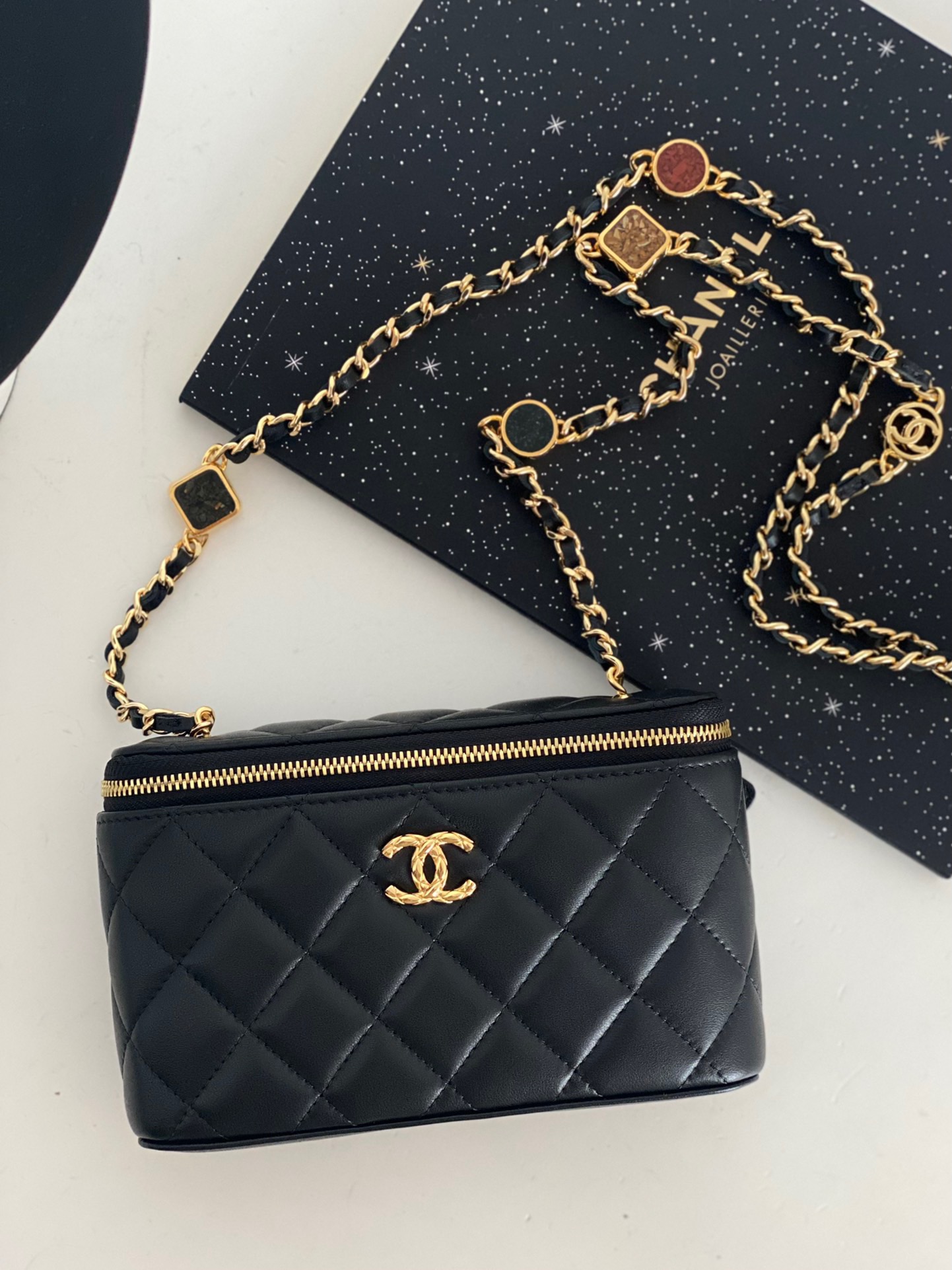 샤넬 CHANEL AP3416 23A 크로스 백 17CM
