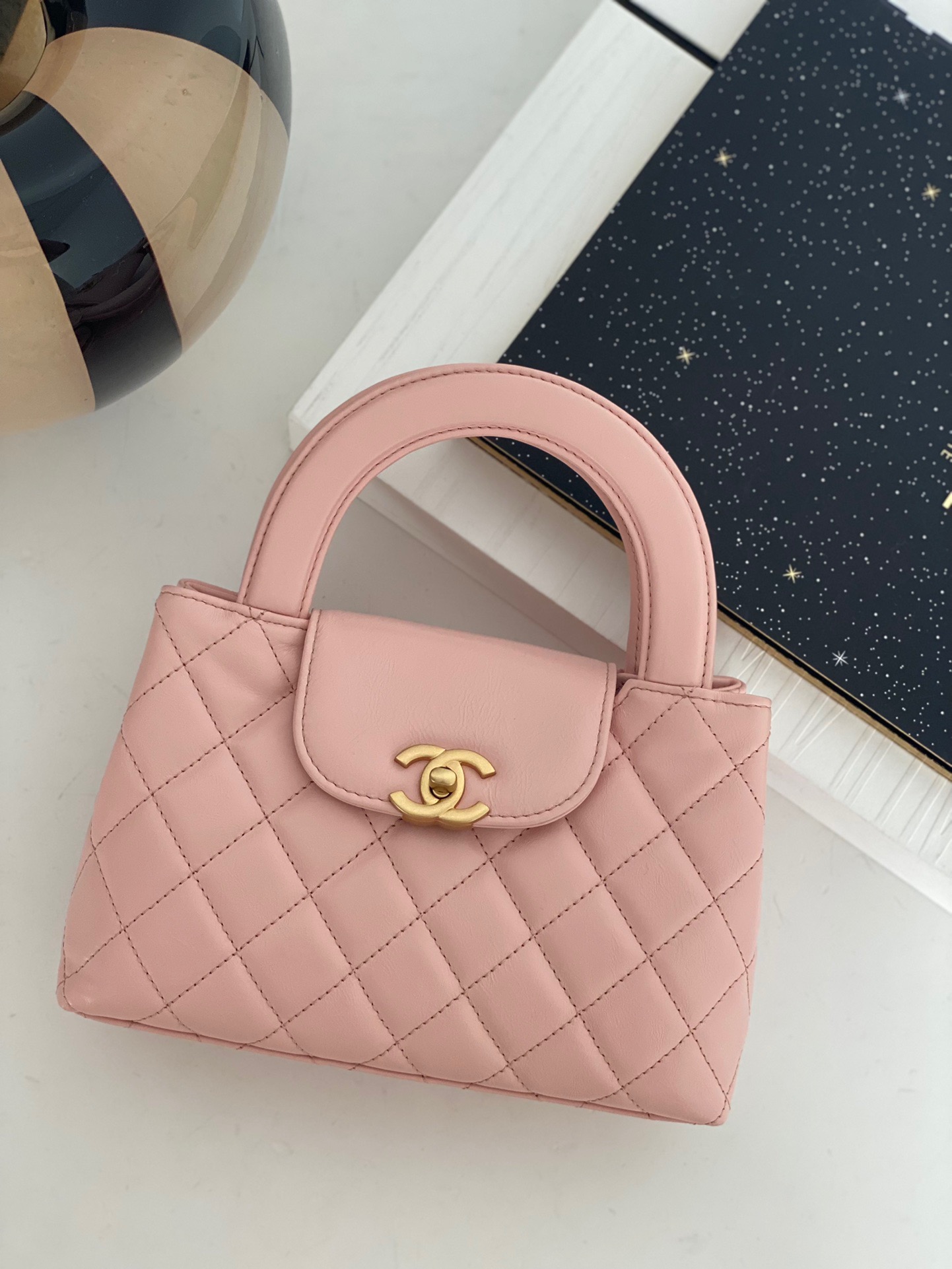 샤넬 CHANEL AP3435 23K 클래식 체인 달린 미니백 & 골드 코랄 19CM