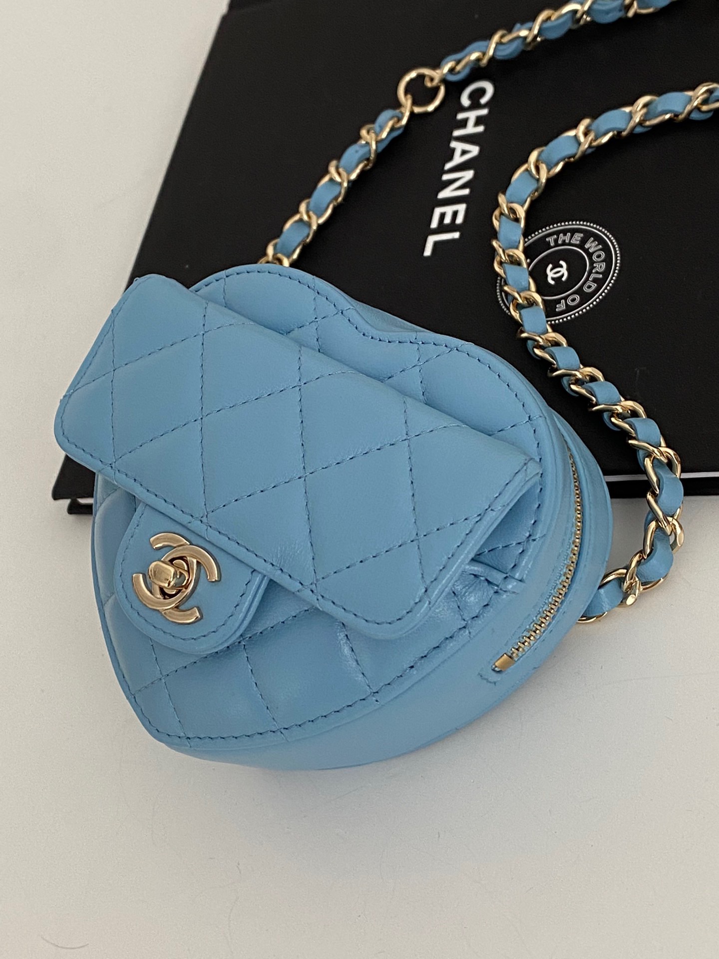 샤넬 CHANEL AP2786 22SS 하트 지퍼 암밴드 동전 지갑 & 골드 코랄 11CM
