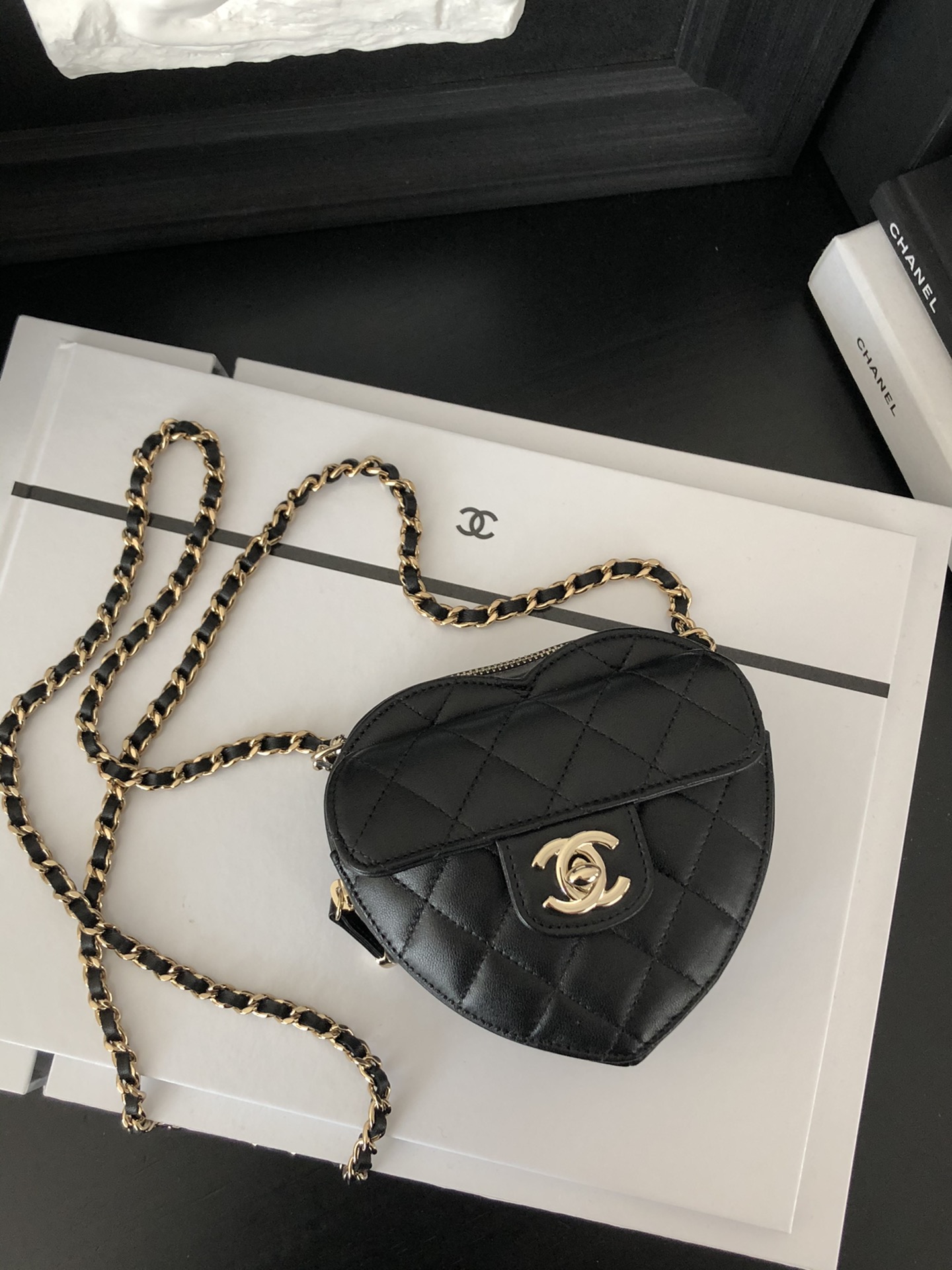 샤넬 CHANEL AP2787 22SS 하트 벨트백  & 골드 코랄 12CM