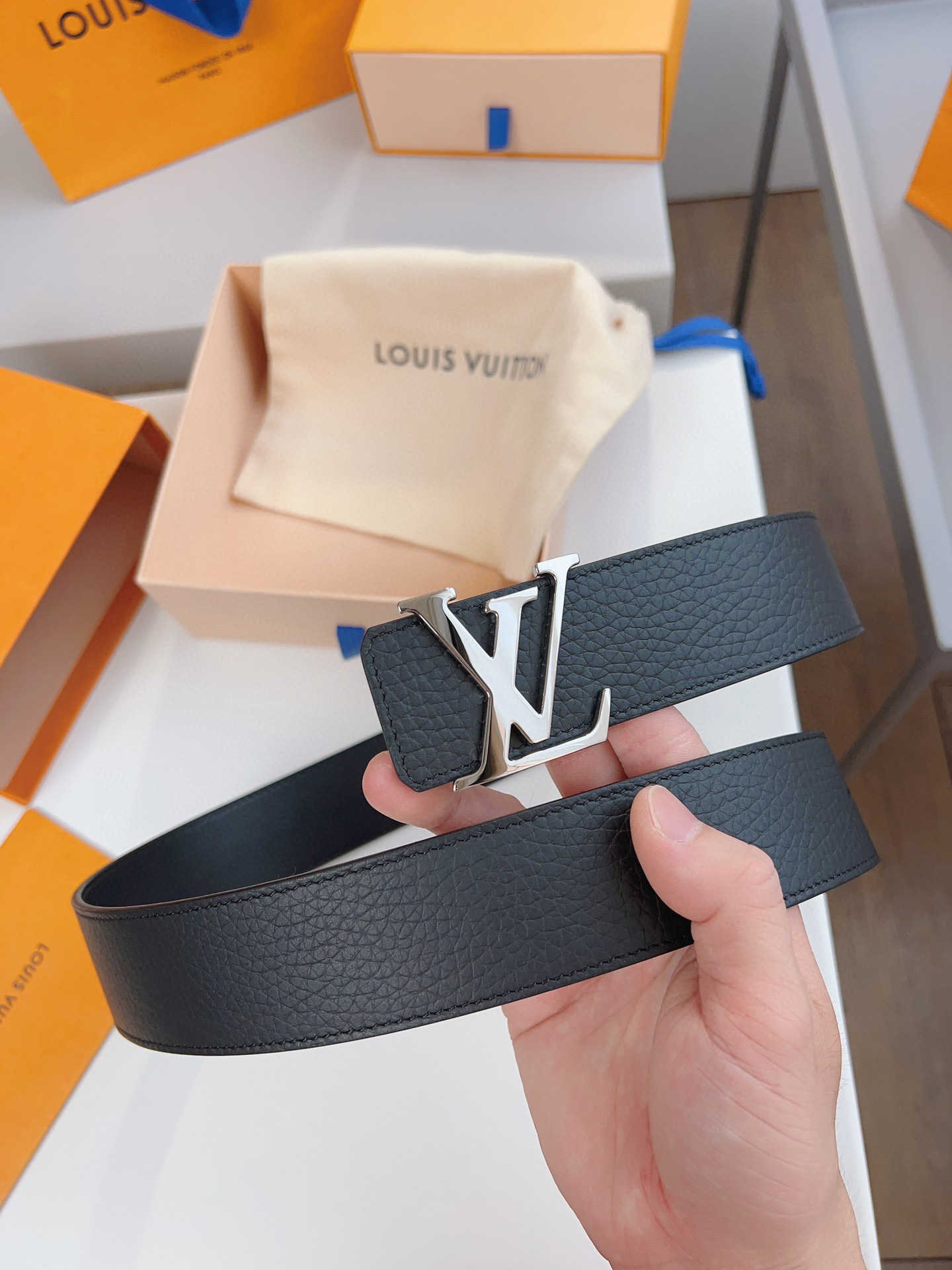루이비통 Louis Vuitton 벨트 40mm