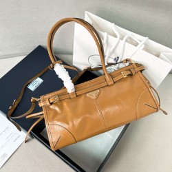 프라다 Prada 1BA426 LuxSoft 탑 핸들백 32CM