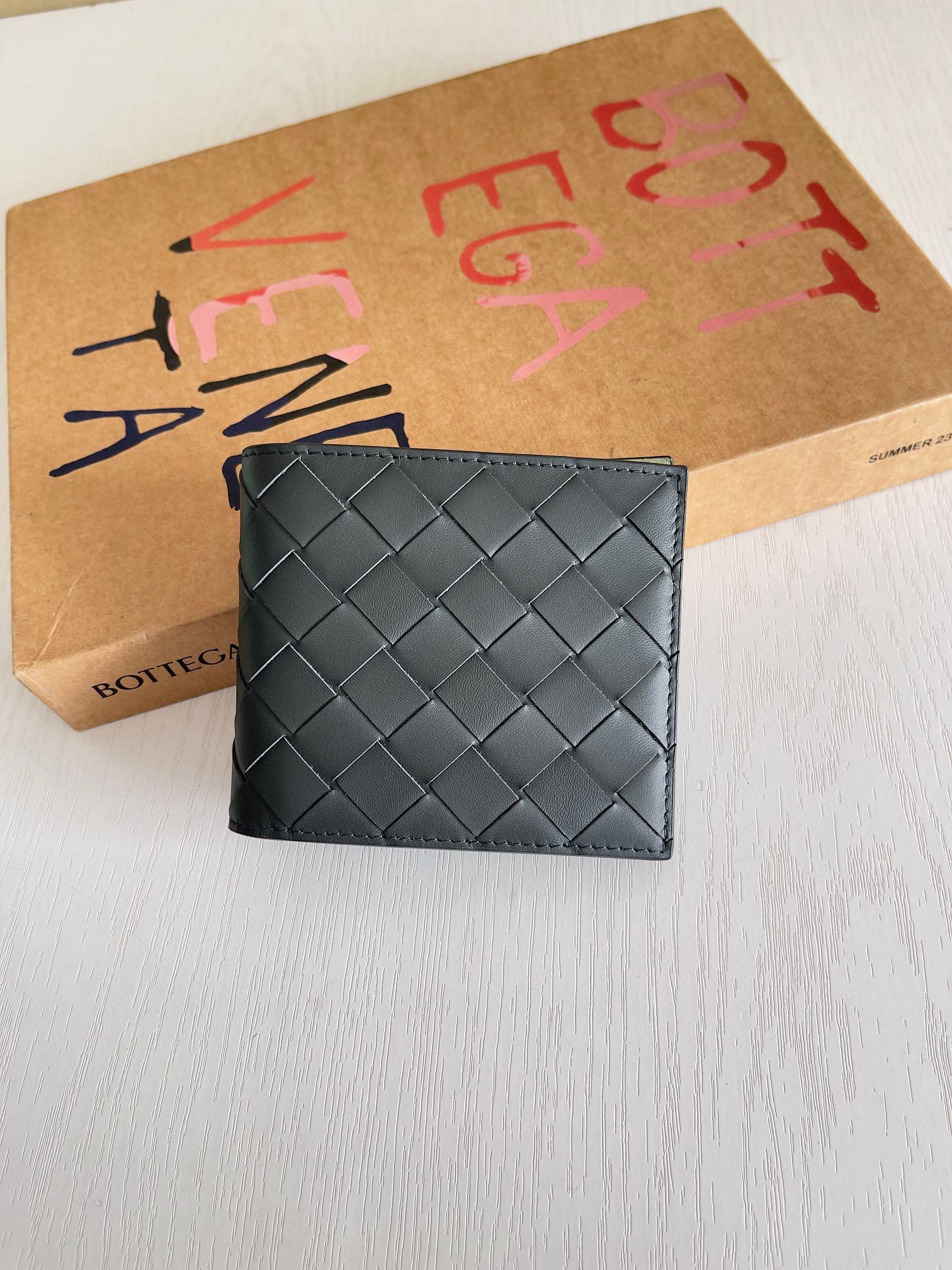 보테가 베네타 Bottega Veneta Bi-Fold Wallet 반지갑 605721