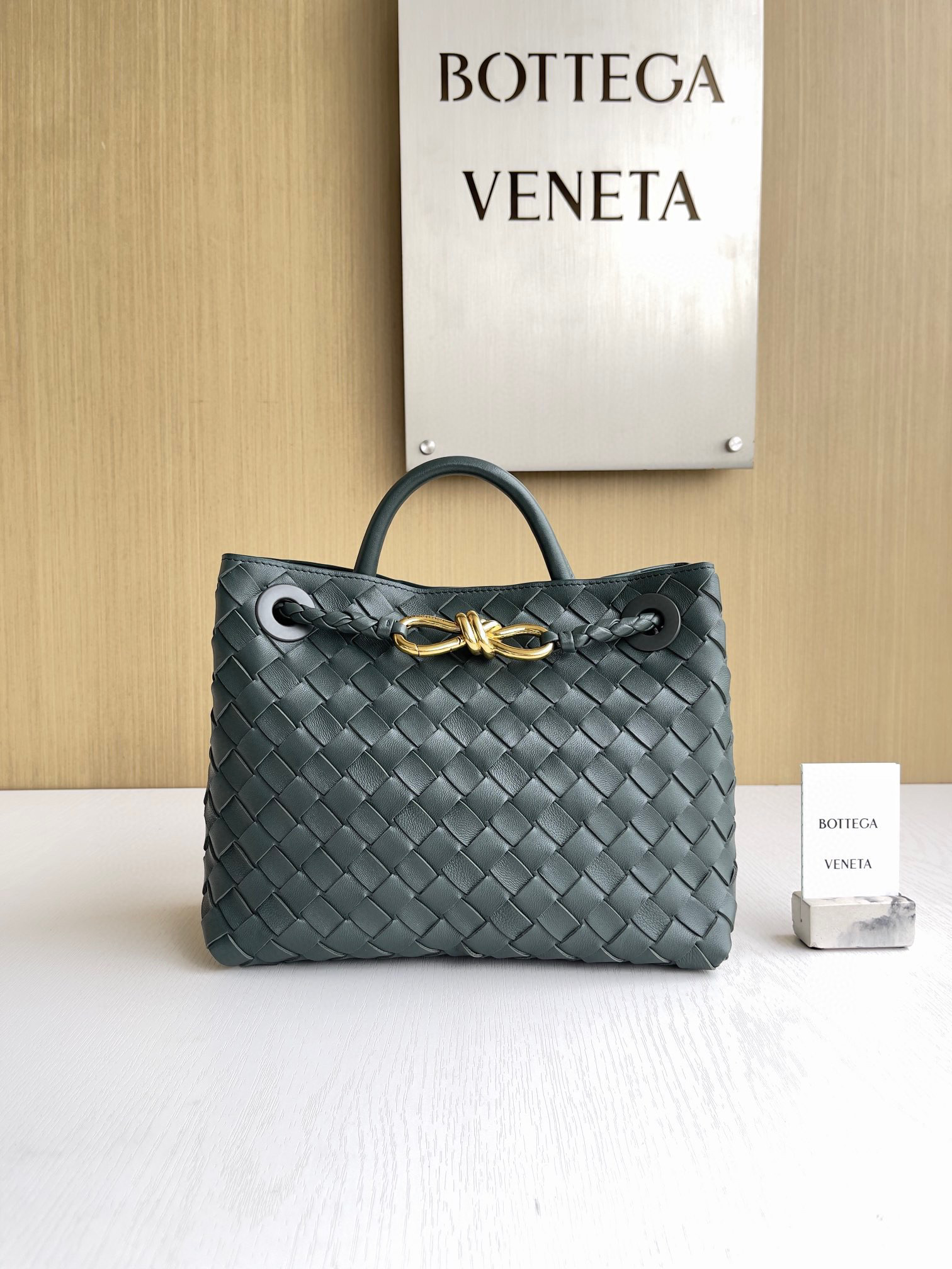 보테가베네타 Bottega Veneta 스몰 안디아모 Andiamo 743568