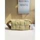보테가베네타 Bottega Veneta 패디드 테크 카세트 백 Cassette 628951
