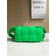 보테가베네타 Bottega Veneta 패디드 테크 카세트 백 Cassette 628951