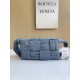 보테가베네타 Bottega Veneta 패디드 테크 카세트 백 Cassette 628951