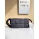 보테가베네타 Bottega Veneta 패디드 테크 카세트 백 Cassette 628951