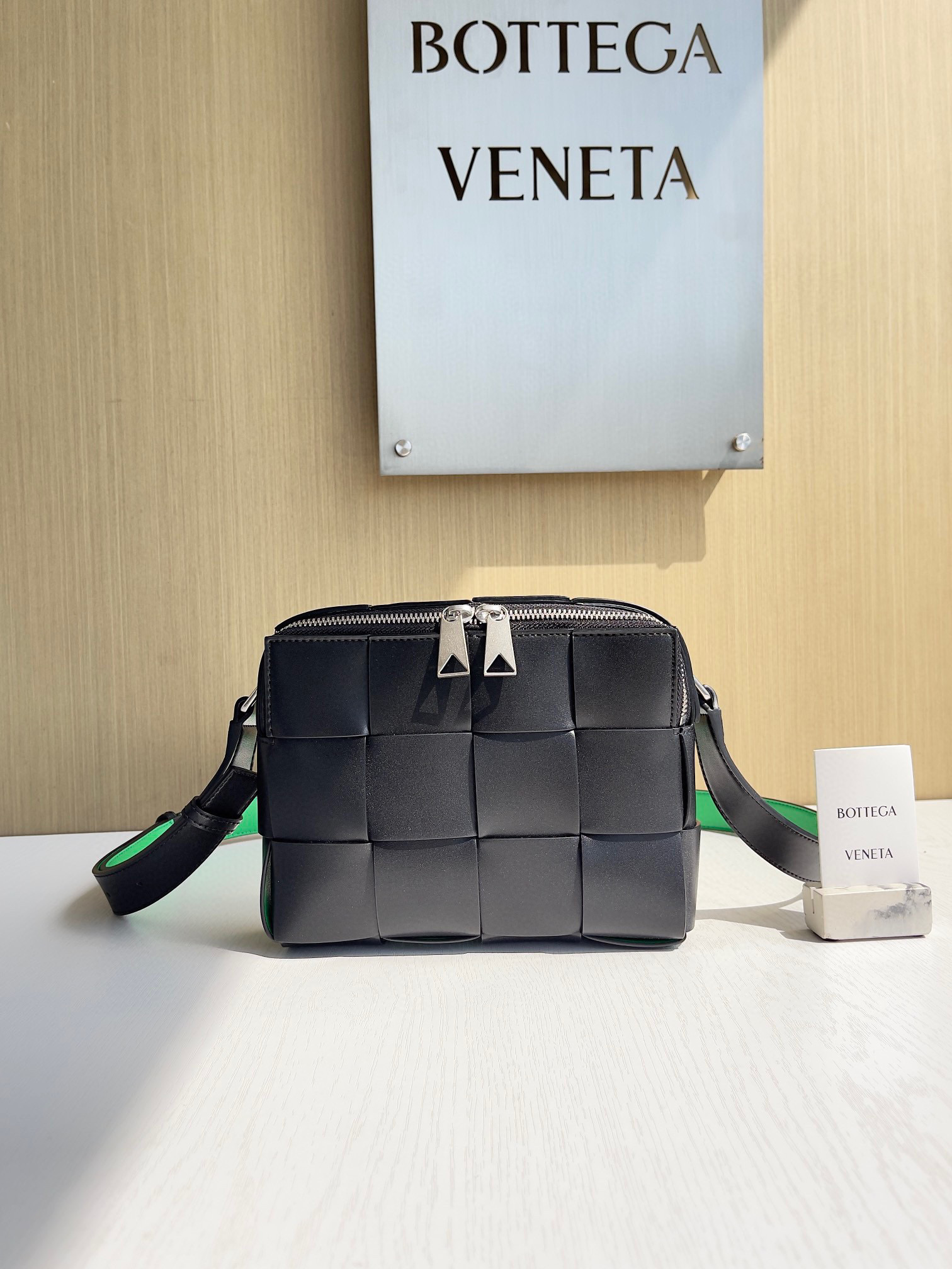 보테가베네타 Bottega Veneta 카세트 카메라 백 Cassette Camera Bag 730027