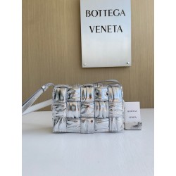 보테가베네타 Bottega Veneta 카세트 Cassette 717089