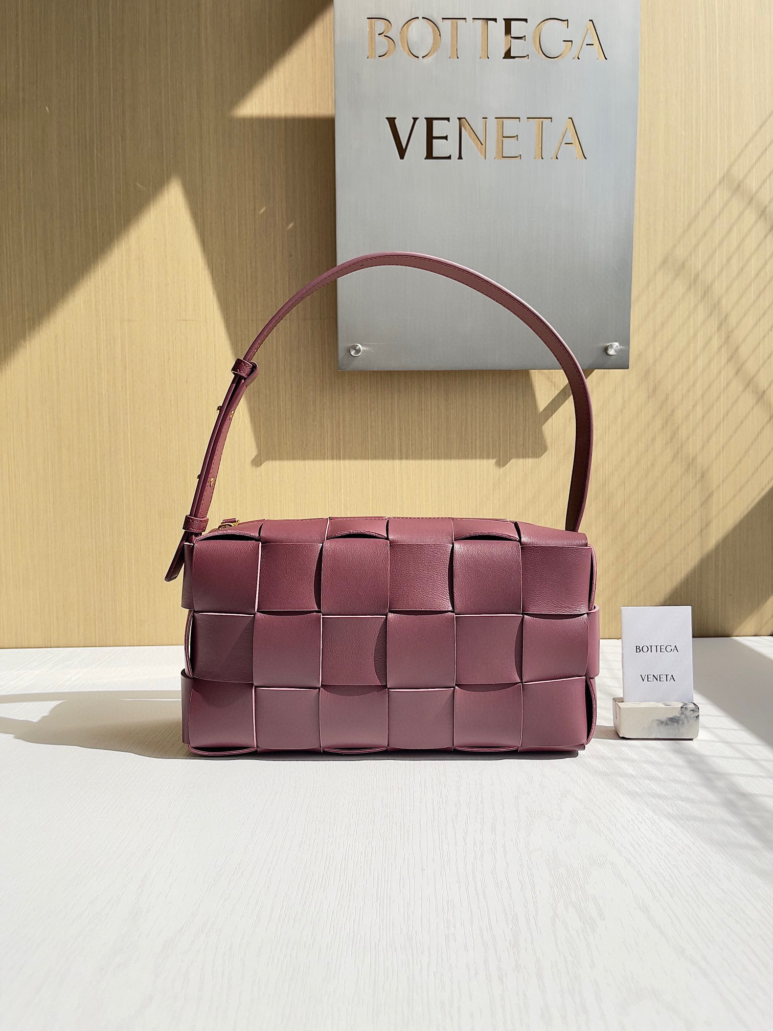보테가베네타 Bottega Veneta 브릭 카세트 Brick Cassette 709360