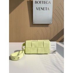 보테가베네타 Bottega Veneta 카세트 벨트 백 Cassette 651053