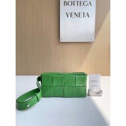 보테가베네타 Bottega Veneta 카세트 벨트 백 Cassette 651053