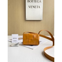 보테가 베네타 Bottega Veneta 미니 레더 카세트백 리본 Cassette 667048