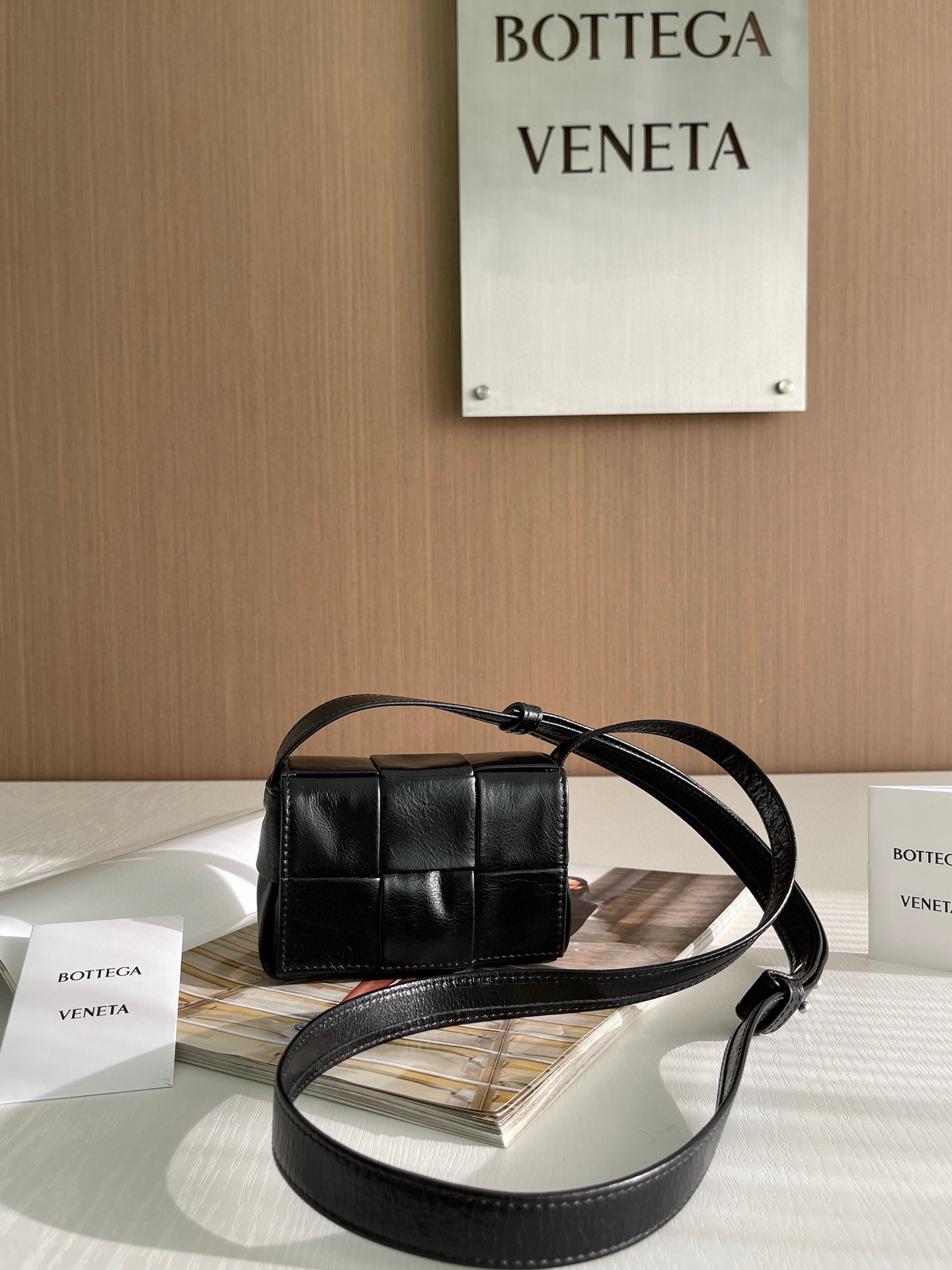 보테가 베네타 Bottega Veneta 미니 레더 카세트백 리본 Cassette 667048