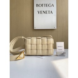 보테가 베네타 Bottega Veneta 스몰 패디드 카세트  mini Cassette 717506