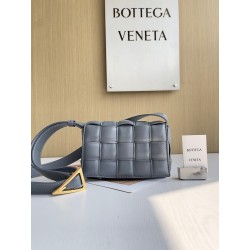 보테가 베네타 Bottega Veneta 스몰 패디드 카세트 mini Cassette 717506