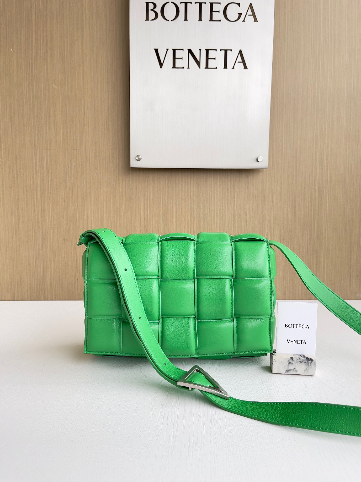 보테가 베네타 Bottega Veneta 앵무새 그린-실버 Cassette 591970