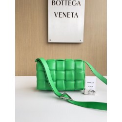 보테가 베네타 Bottega Veneta 앵무새 그린-실버 Cassette 591970