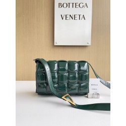 보테가 베네타 Bottega Veneta 사슴가죽비가 내리고 수풀이 푸르다 Cassette 591970