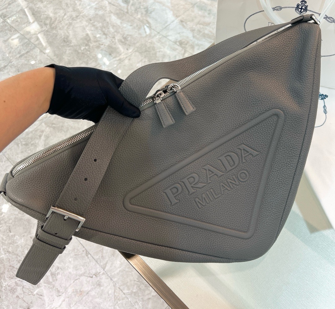 프라다 Prada 2VY007 벨트 백 22.5CM