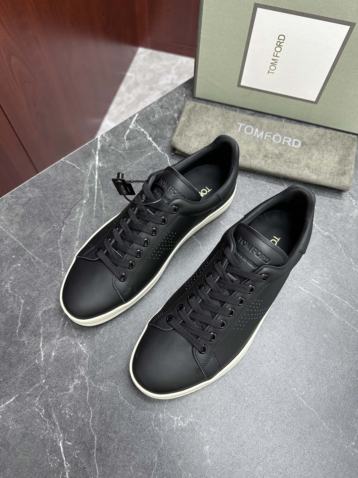 톰 포드 Tom Ford 스니커즈