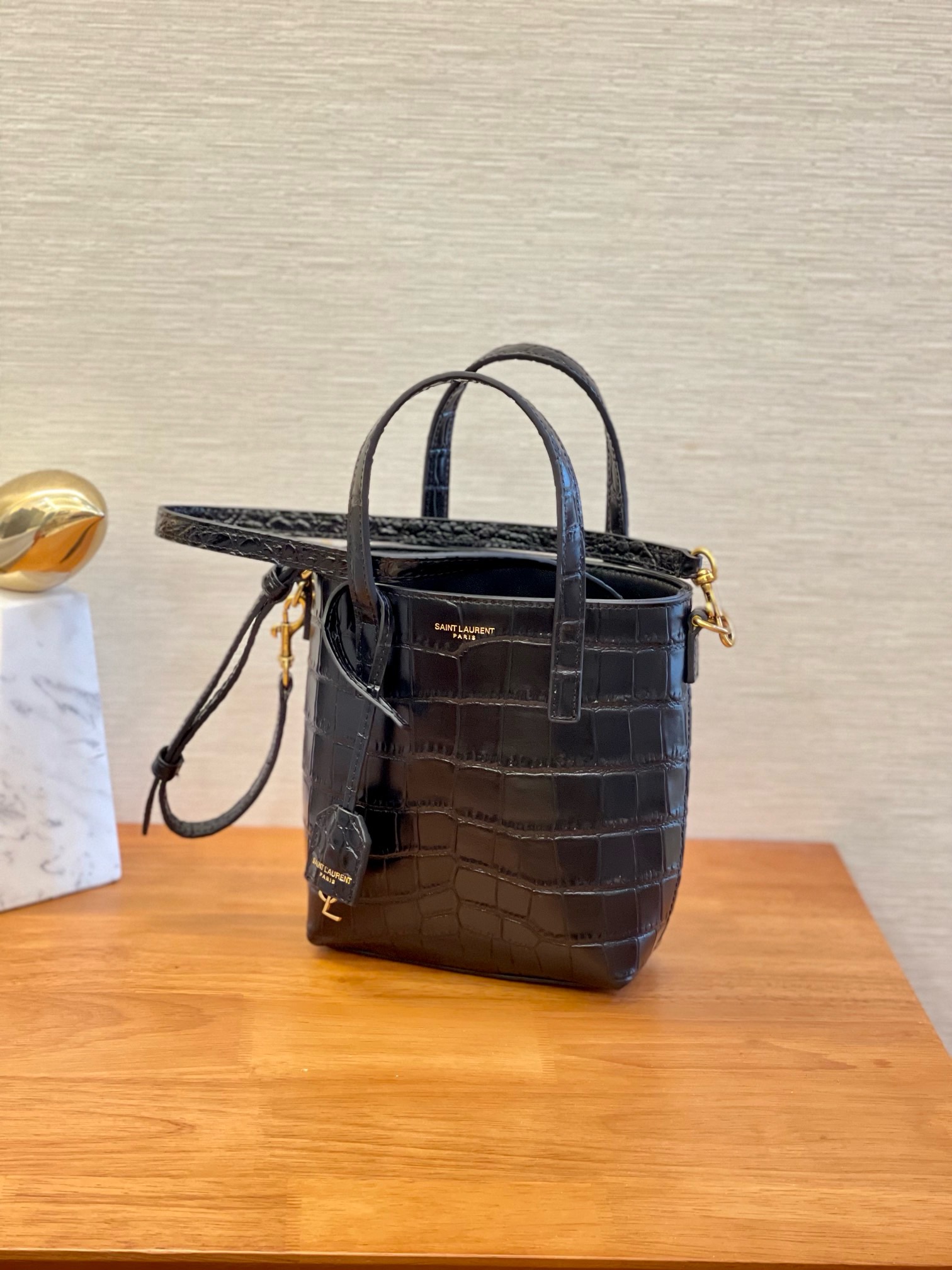 생로랑 Saint laurent/YSL 712367 Mini Toy Shopping 크로커다일 엠보스 레더 파리 미니 토이 쇼핑백 블랙 18CM