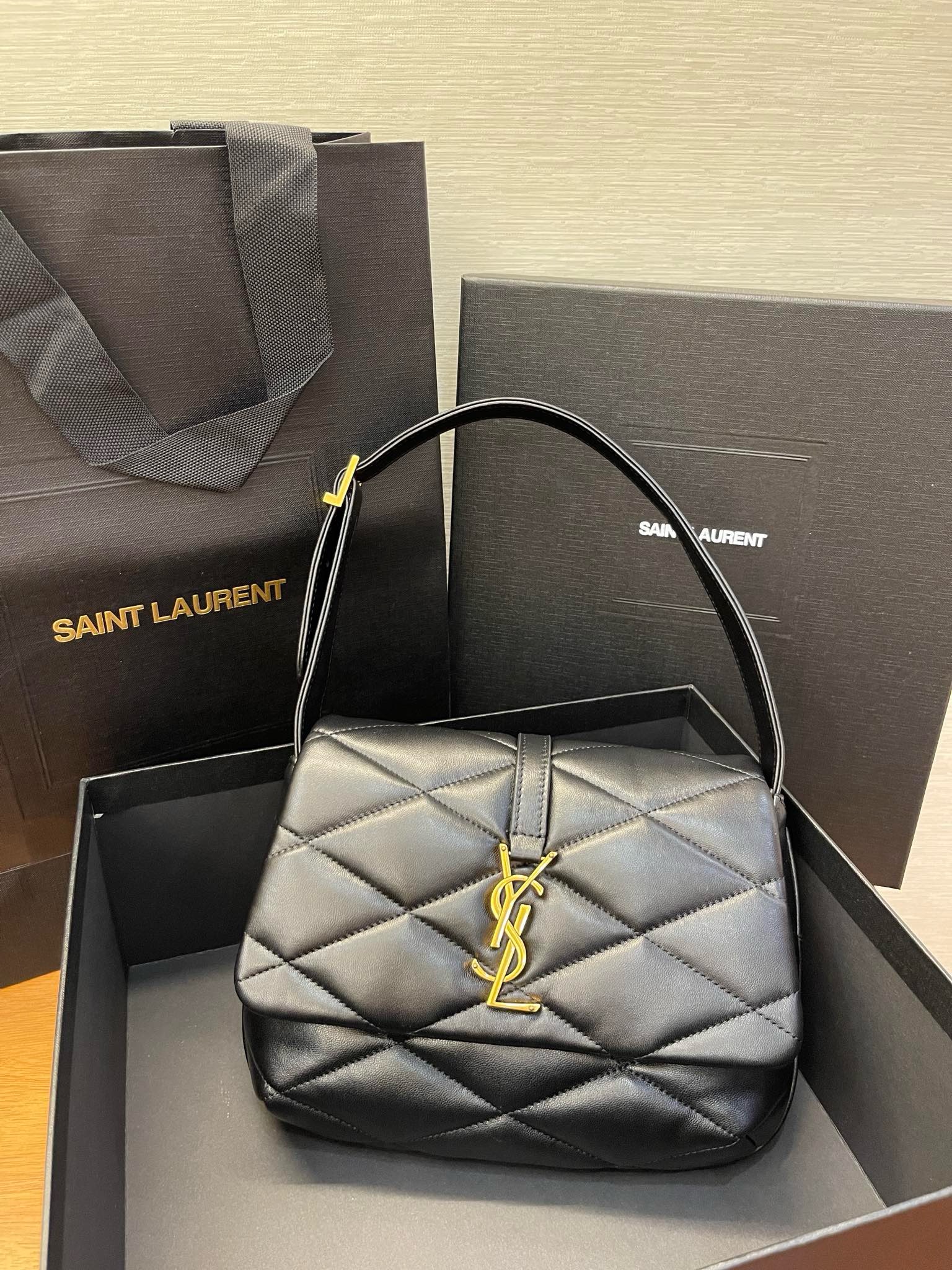 생로랑 Saint laurent/YSL 698567 LE 57 퀼티드 램스킨 숄더백 블랙 24CM