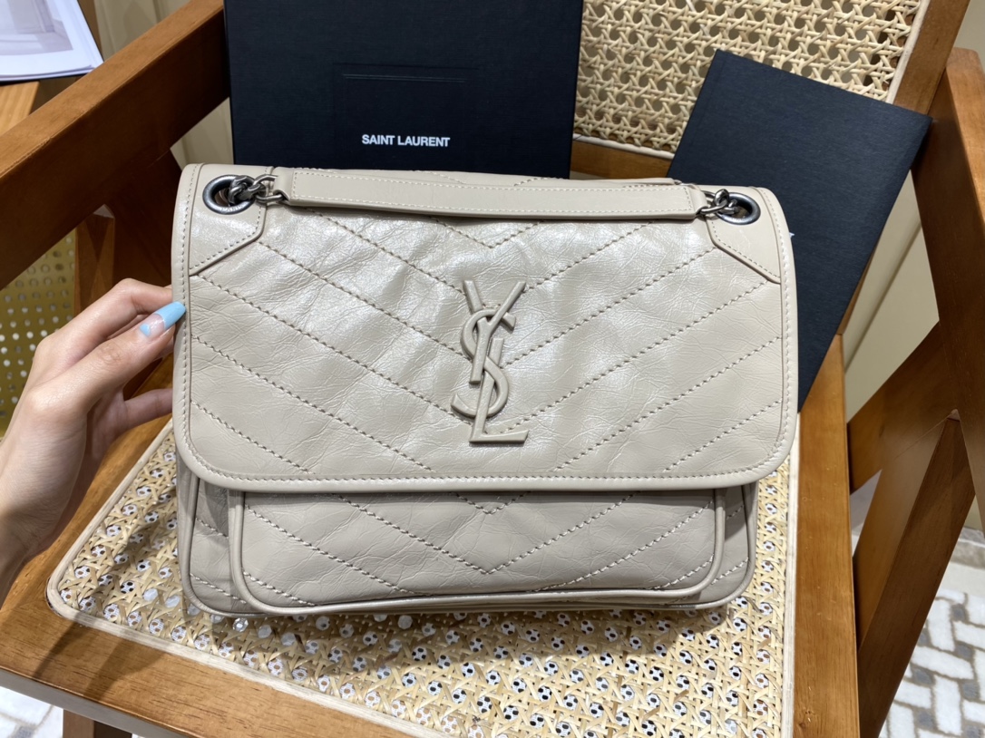생로랑 Saint laurent/YSL 633158 니키 미디움 체인 백 크링클 빈티지 레더 느와르 28CM